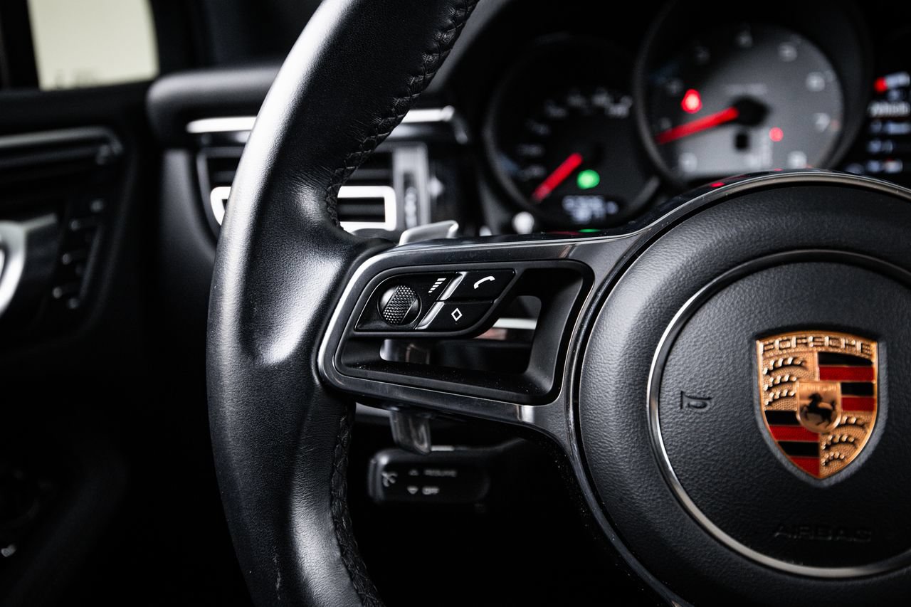 Certified 2020 Porsche Macan S AWD/4WD image 17