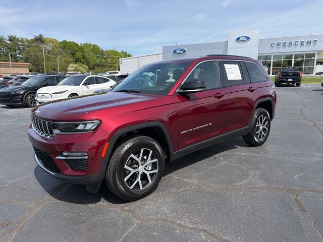 Used 2025 Jeep Grand Cherokee Limited AWD/4WD image 3