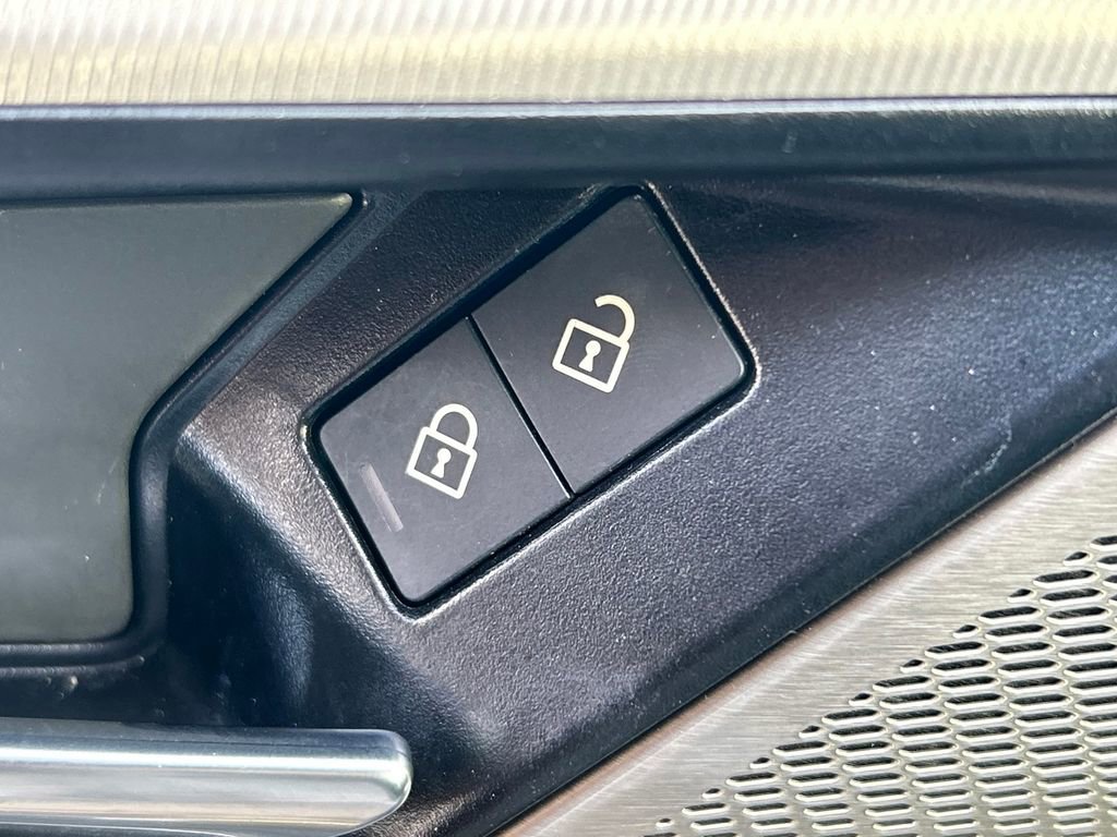 Used 2024 Jaguar F-PACE R-Dynamic S image 27