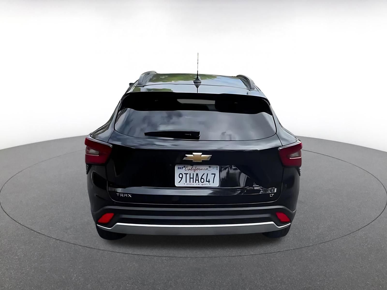 Used 2025 Chevrolet Trax LT w/ LT Convenience Package FWD image 12
