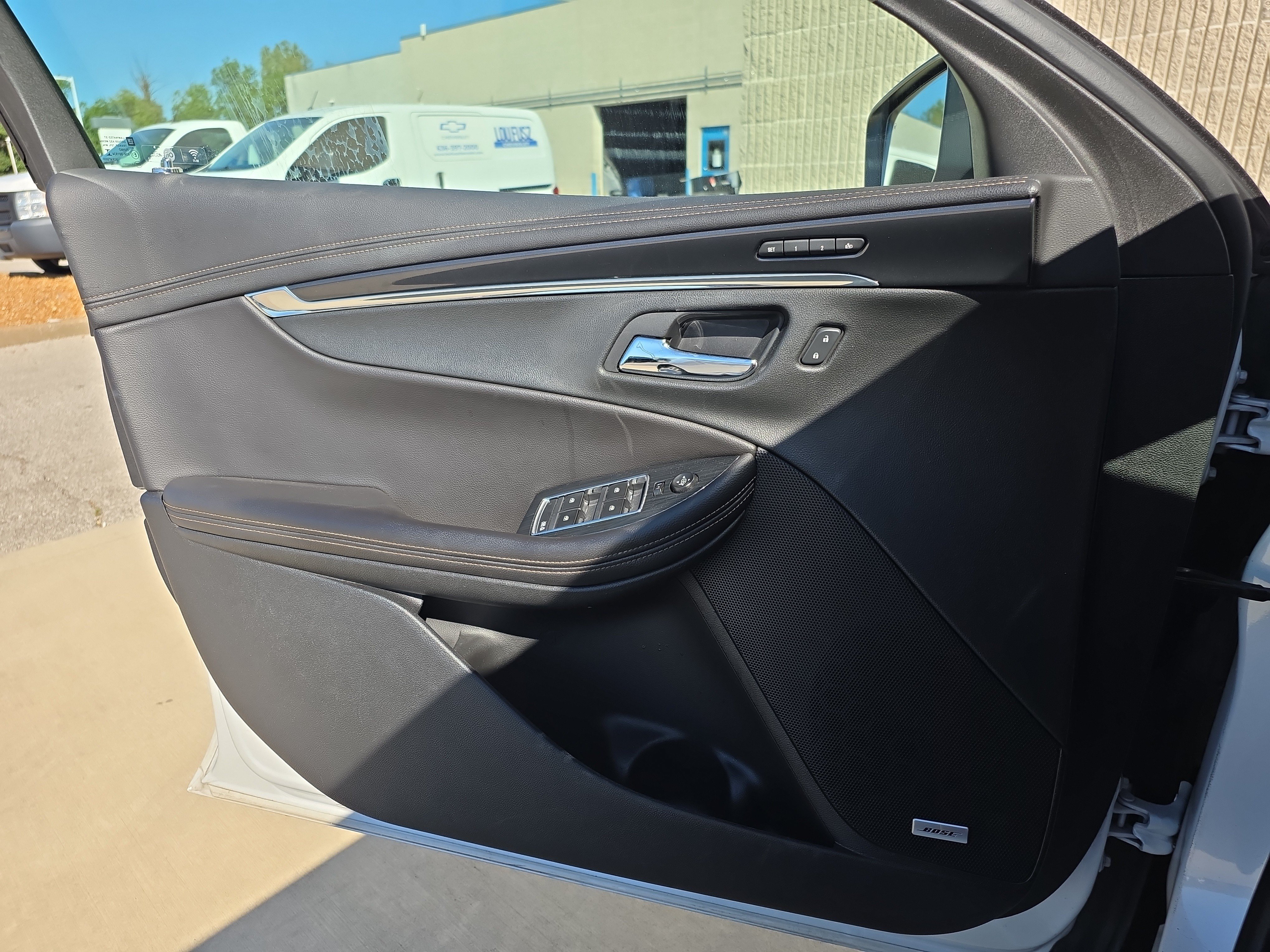 Used 2017 Chevrolet Impala Premier w/ Enhanced Convenience Package FWD image 12