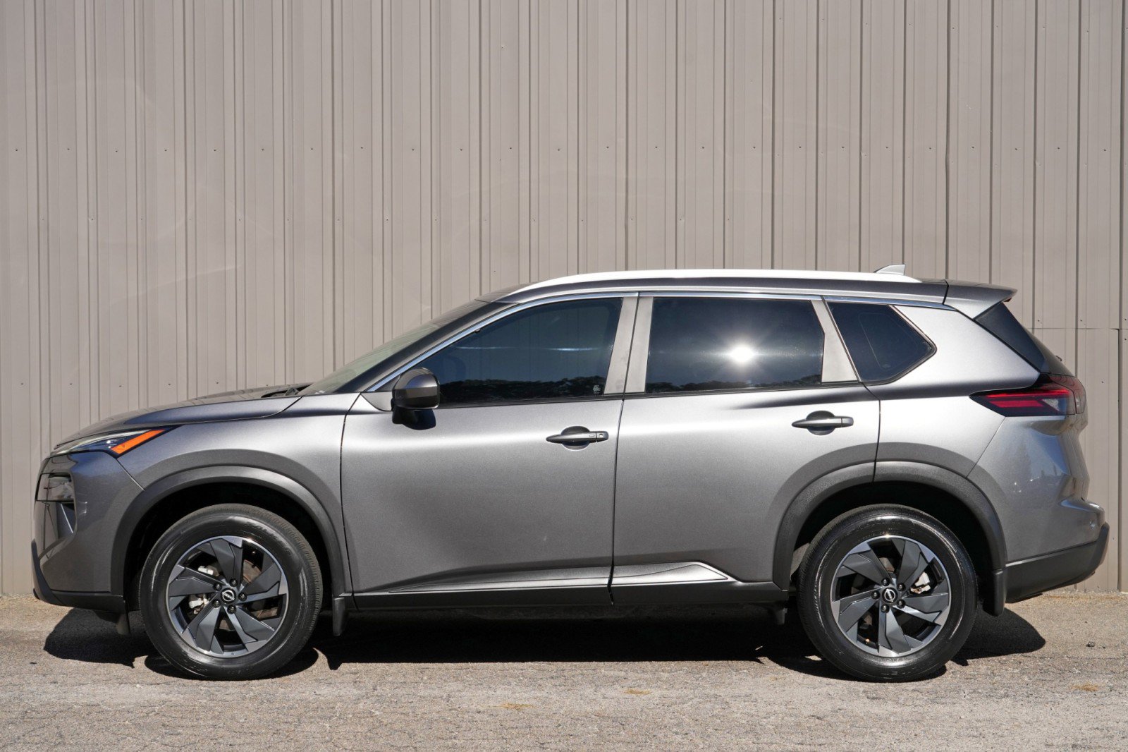 Used 2024 Nissan Rogue SV w/ SV Premium Package FWD image 44