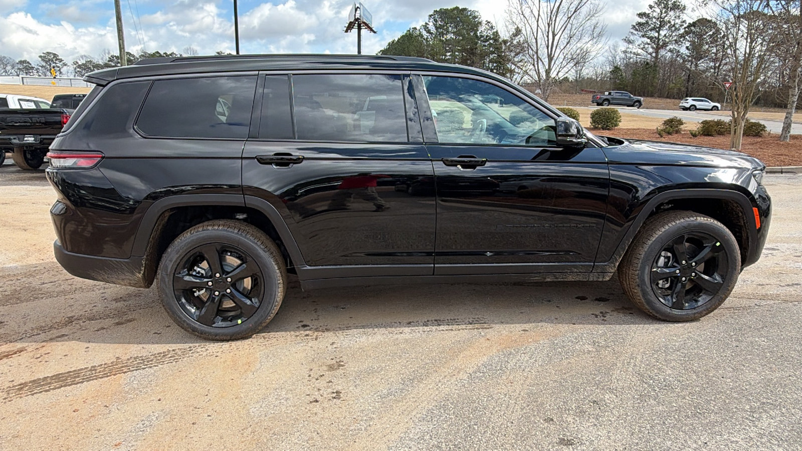 New 2026 Jeep Grand Cherokee L Limited w/ Limited Altitude Package AWD/4WD image 8