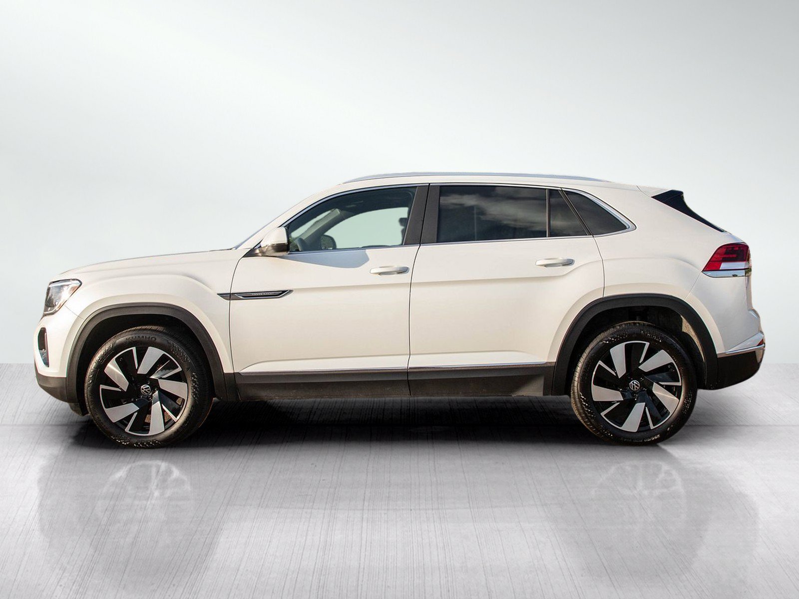 Used 2024 Volkswagen Atlas Cross Sport SEL AWD/4WD image 2