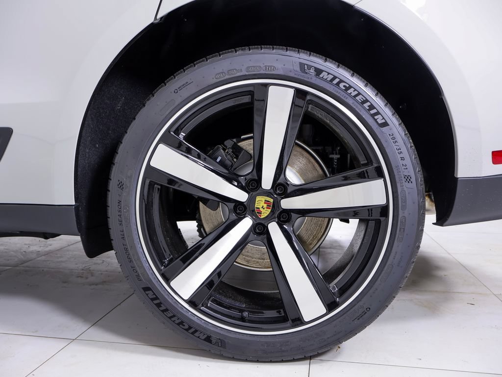 New 2026 Porsche Macan AWD/4WD image 27