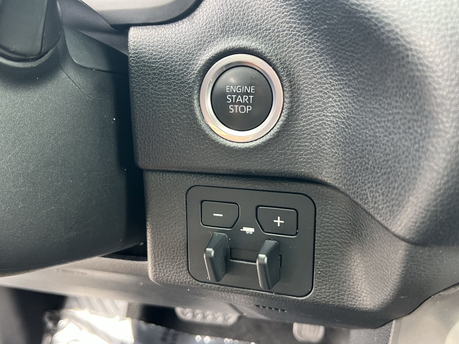 Used 2024 Toyota Tundra SR5 w/ SR5 Premium Package AWD/4WD image 34
