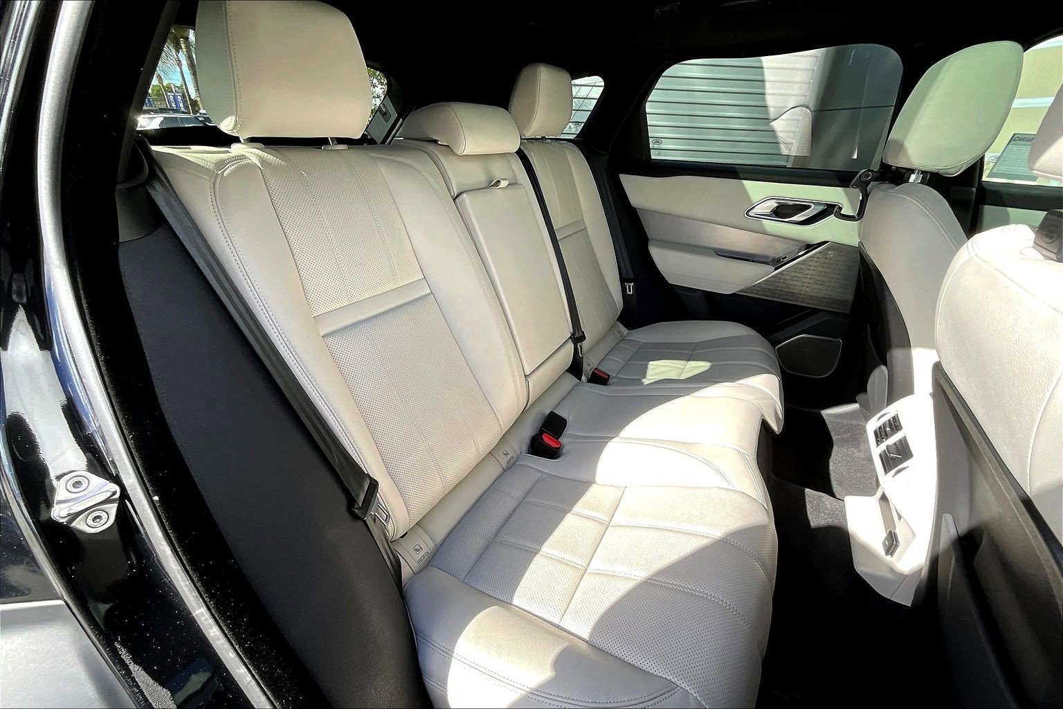 Used 2023 Land Rover Range Rover Velar R-Dynamic S image 27