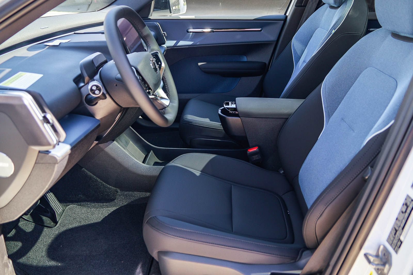 New 2026 Volvo EX30 Cross Country Ultra w/ Protection Package Premier AWD/4WD image 19