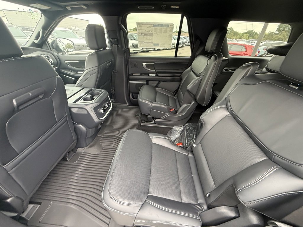 New 2025 Ford Expedition Platinum image 14