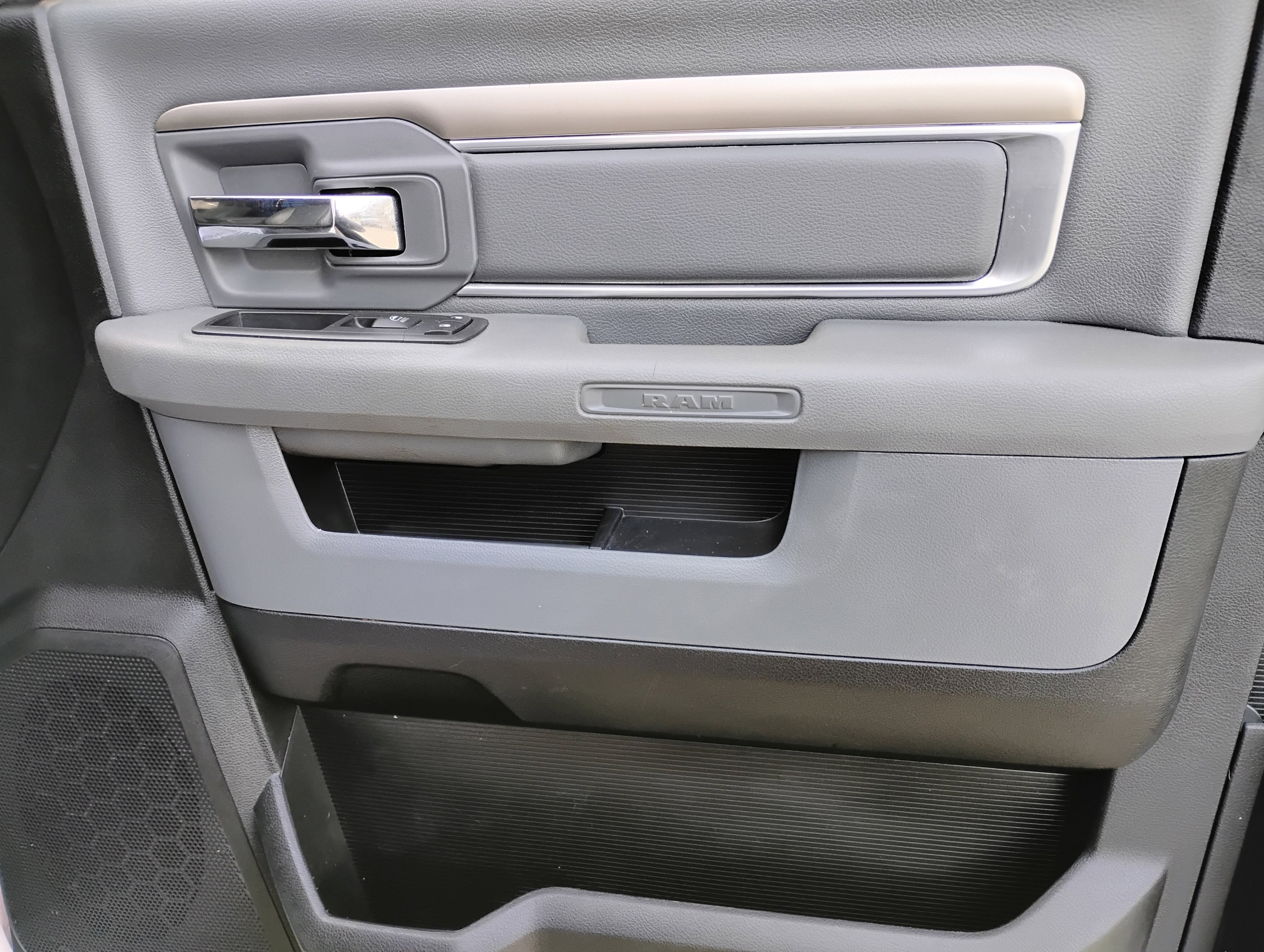 Used 2017 RAM 3500 Tradesman w/ Chrome Appearance Group image 14