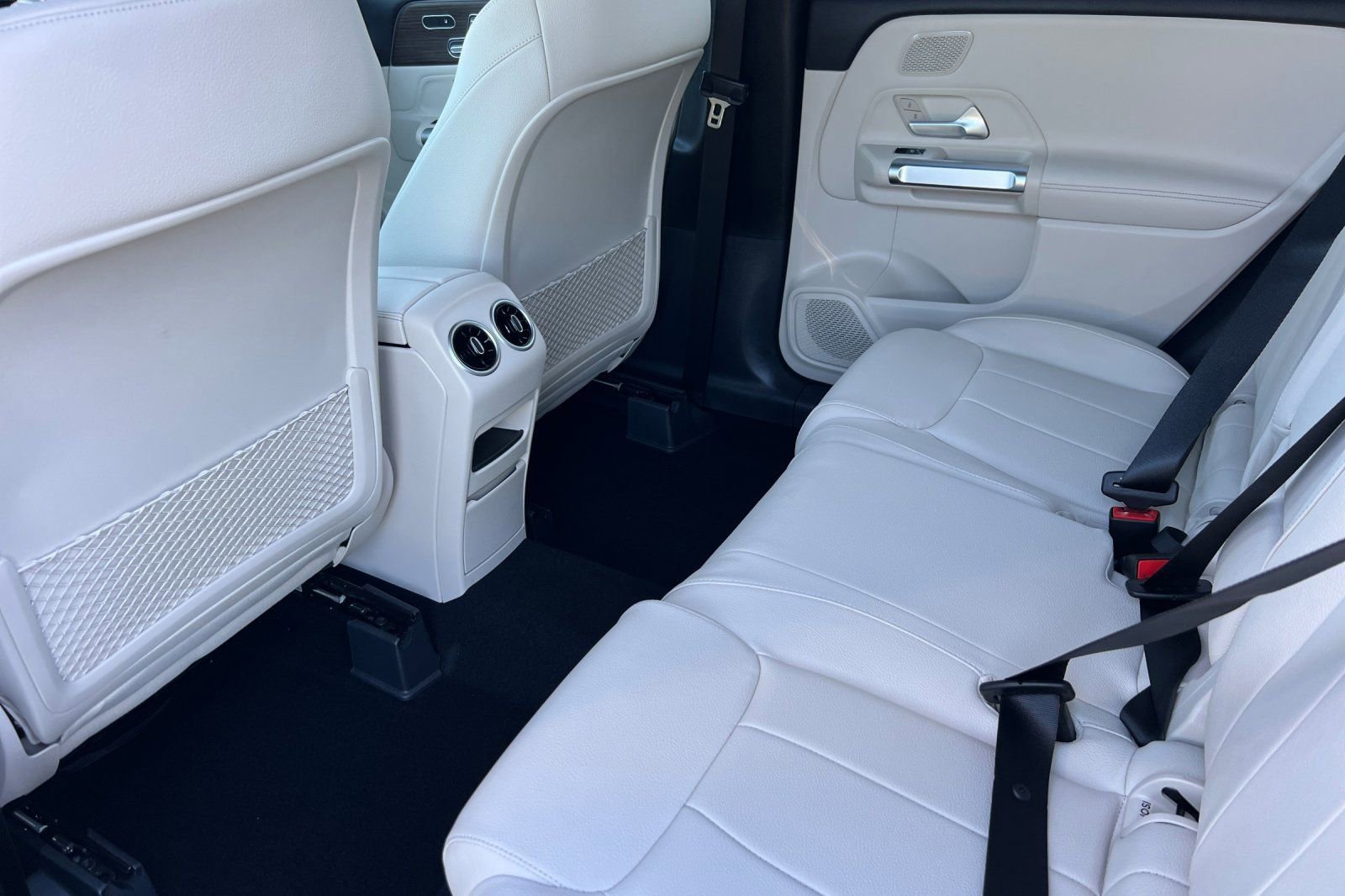 New 2025 Mercedes-Benz GLB 250 4MATIC image 4