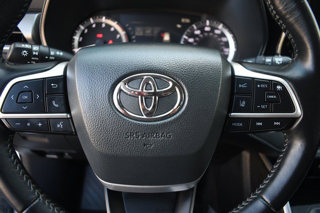 Used 2025 Toyota Highlander LE AWD/4WD image 31
