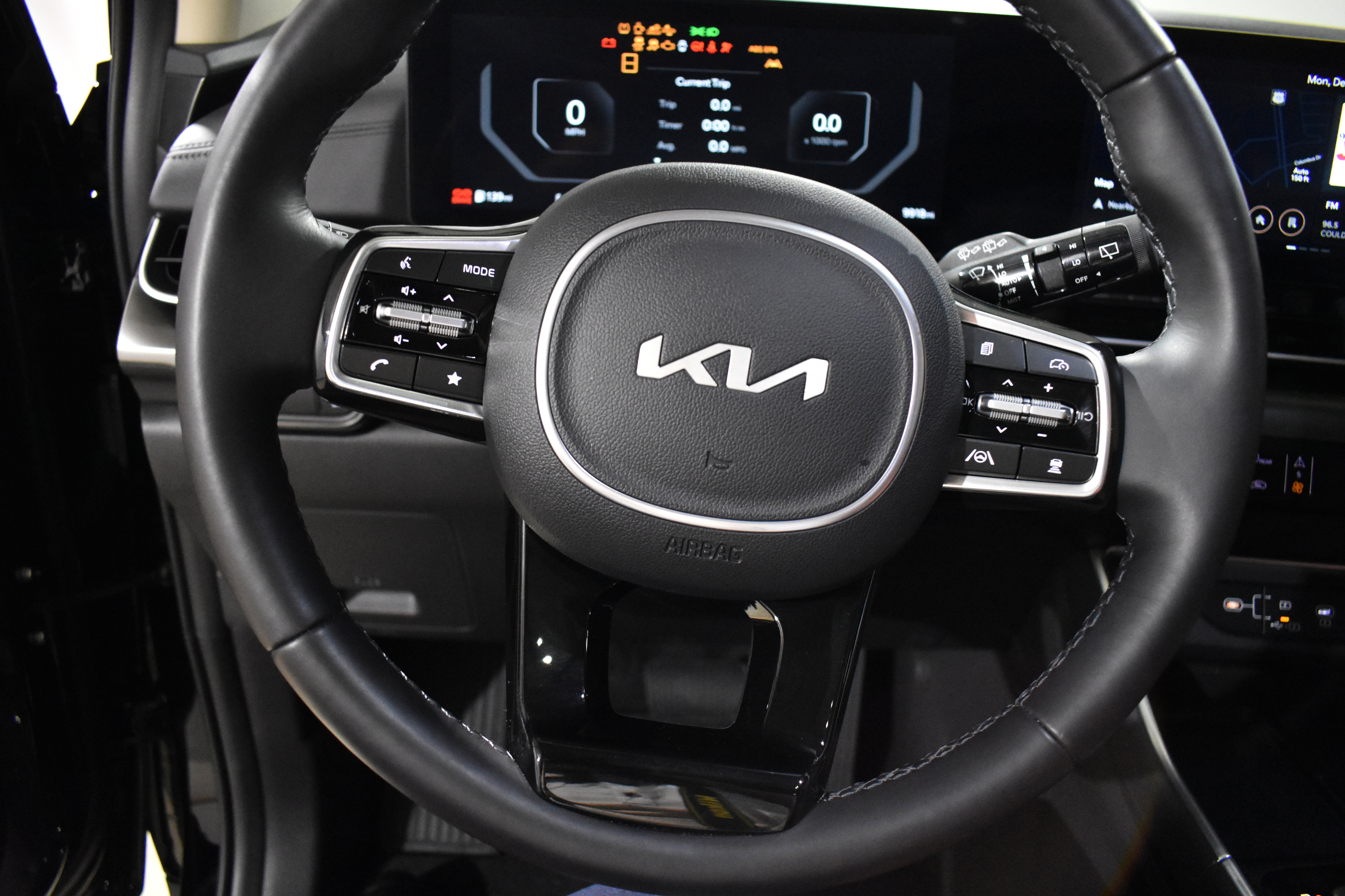 Used 2025 Kia Carnival SX Prestige image 16