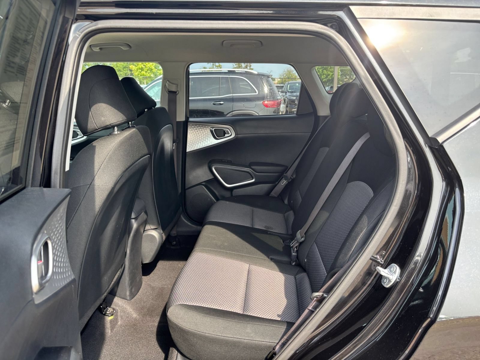 Used 2025 Kia Soul LX w/ LX Technology Package FWD image 22