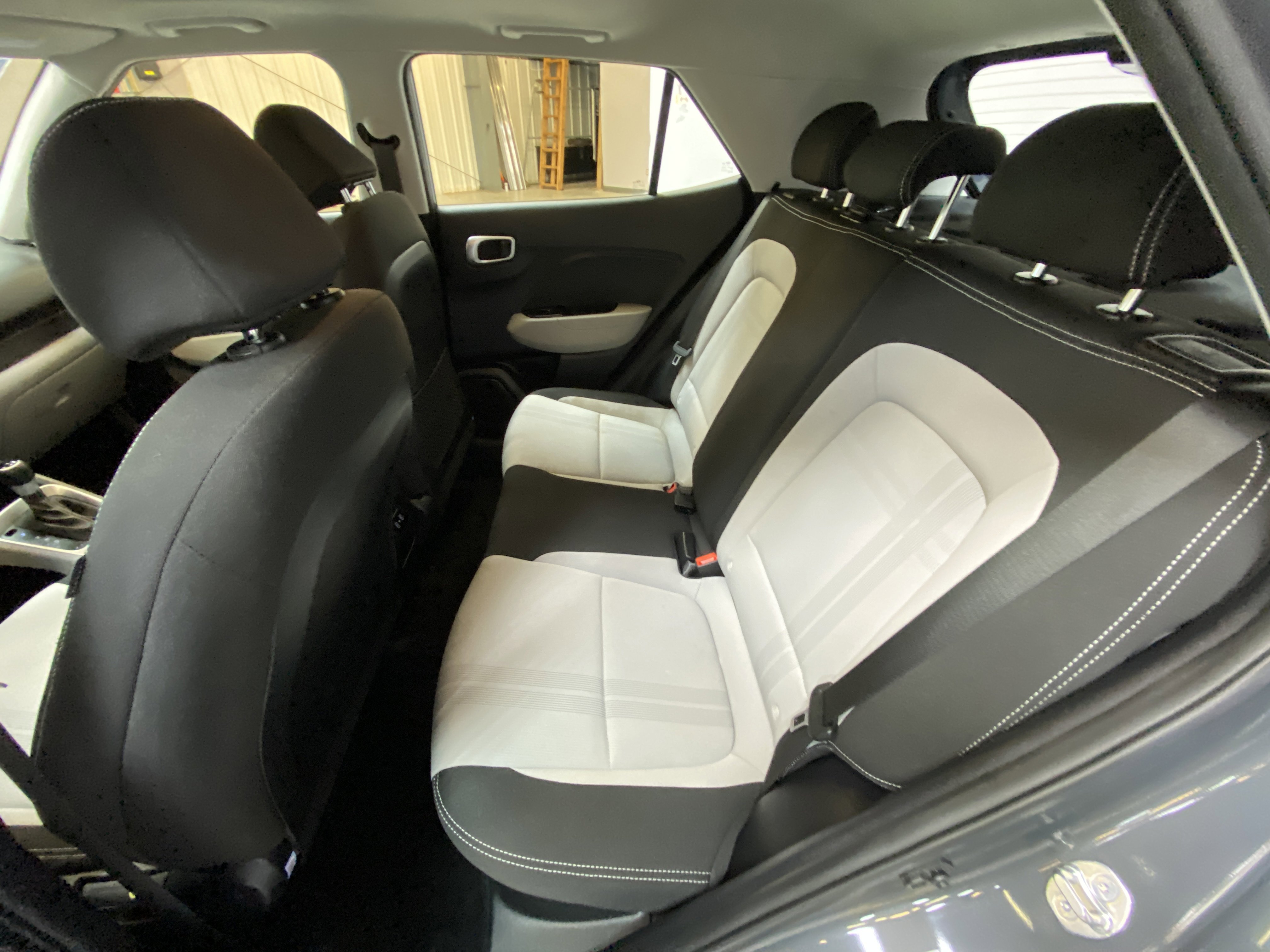 Used 2024 Hyundai Venue SEL image 23