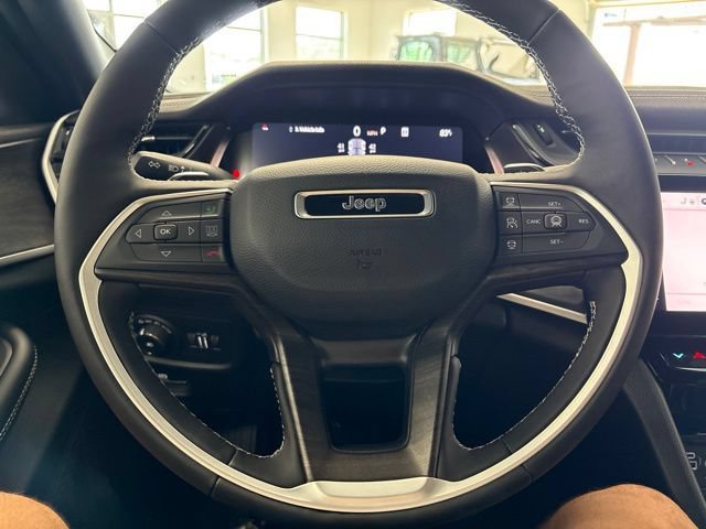New 2026 Jeep Grand Cherokee Limited w/ Luxury Tech Group II AWD/4WD image 28