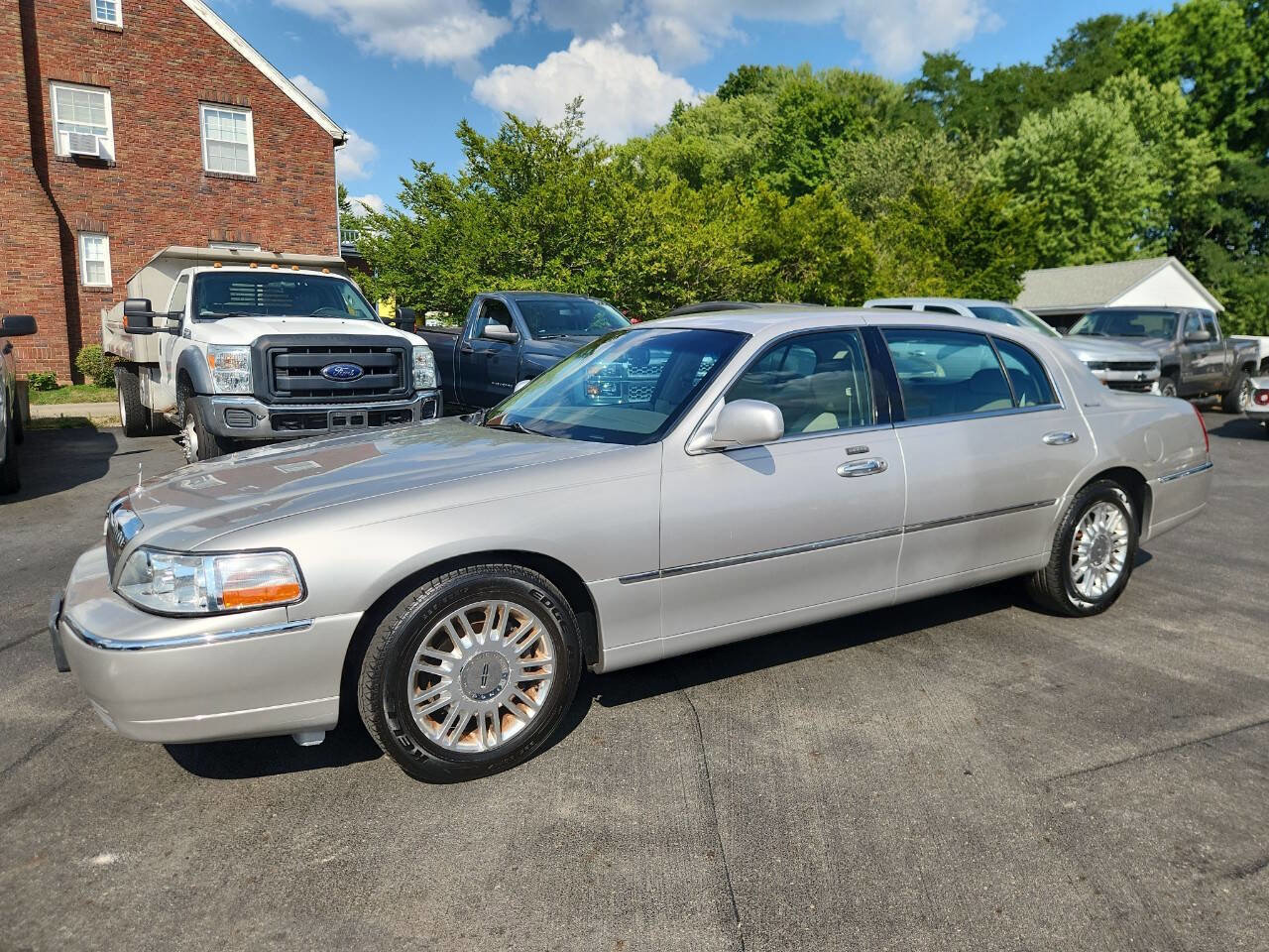 Used 2011 Lincoln Town Car Signature L
