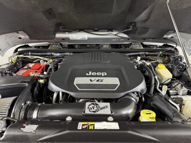 Used 2015 Jeep Wrangler Unlimited Sahara w/ Connectivity Group image 19