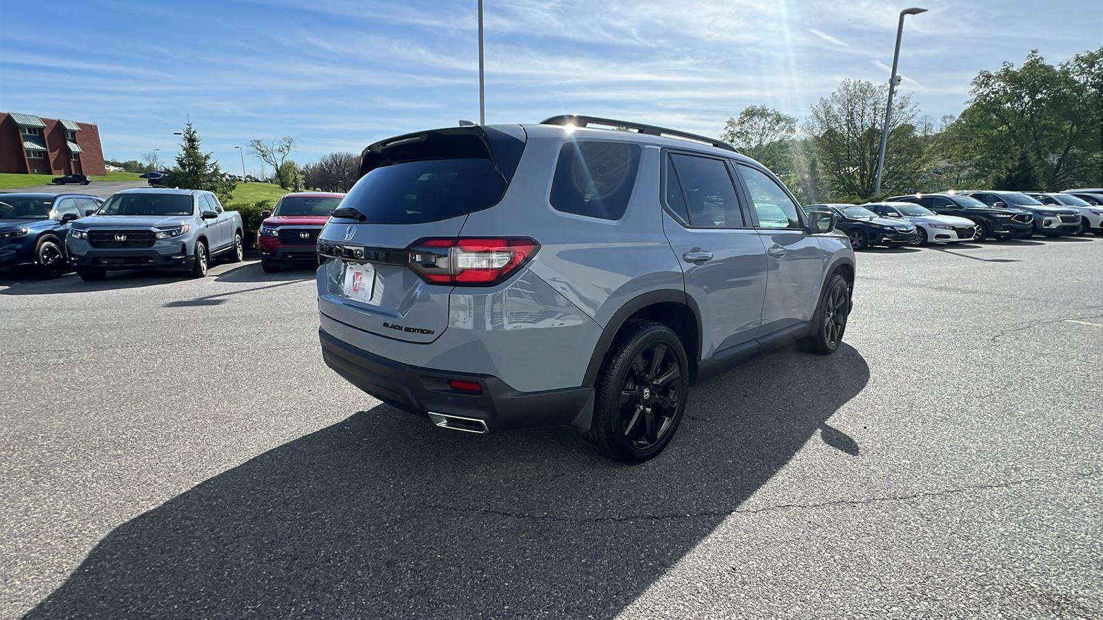 Certified 2025 Honda Pilot Black Edition image 4