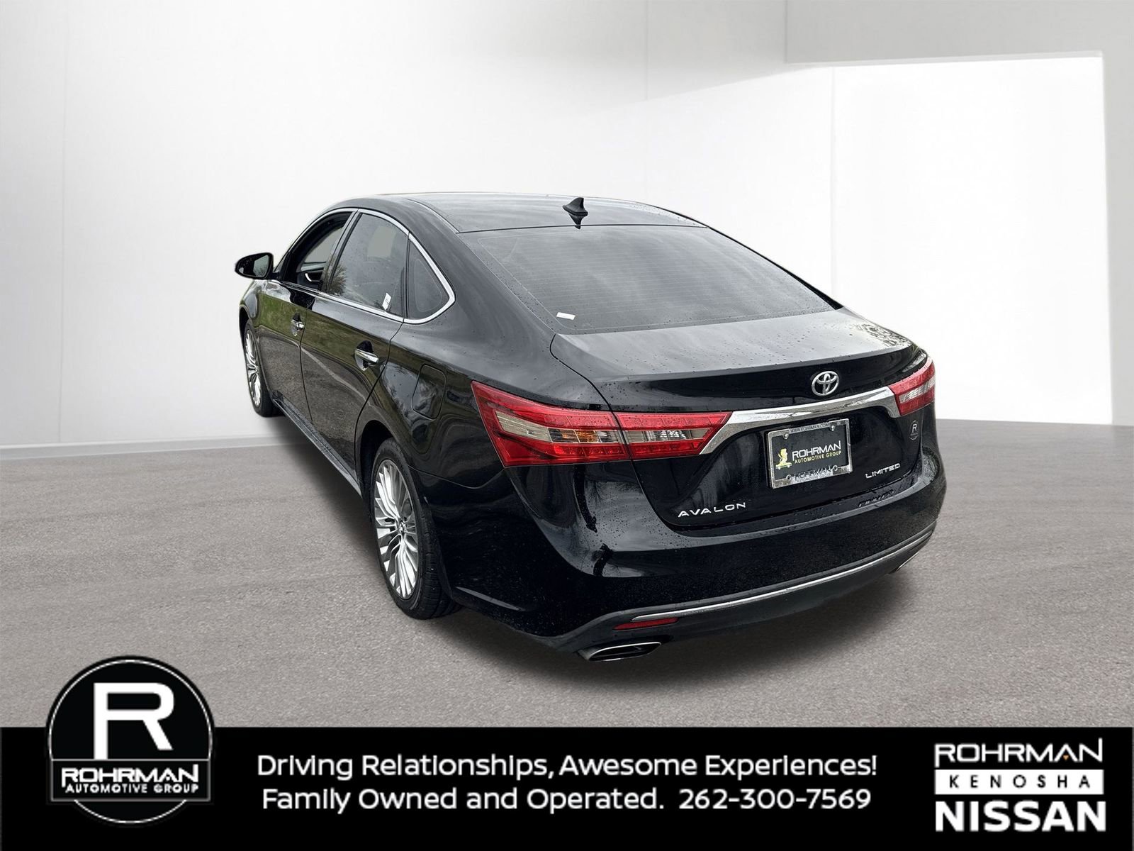 Used 2016 Toyota Avalon Limited w/ Toyota Safety Sense Package image 5