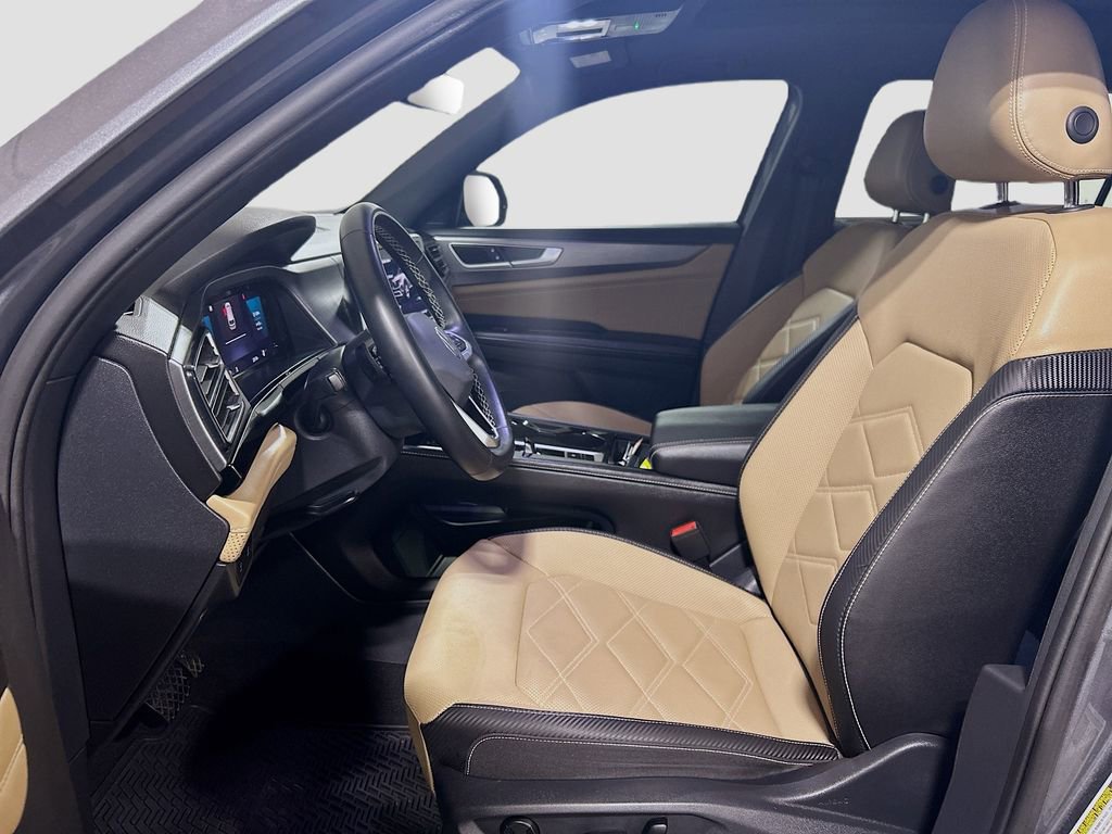 Used 2025 Volkswagen Atlas Cross Sport SE FWD image 18