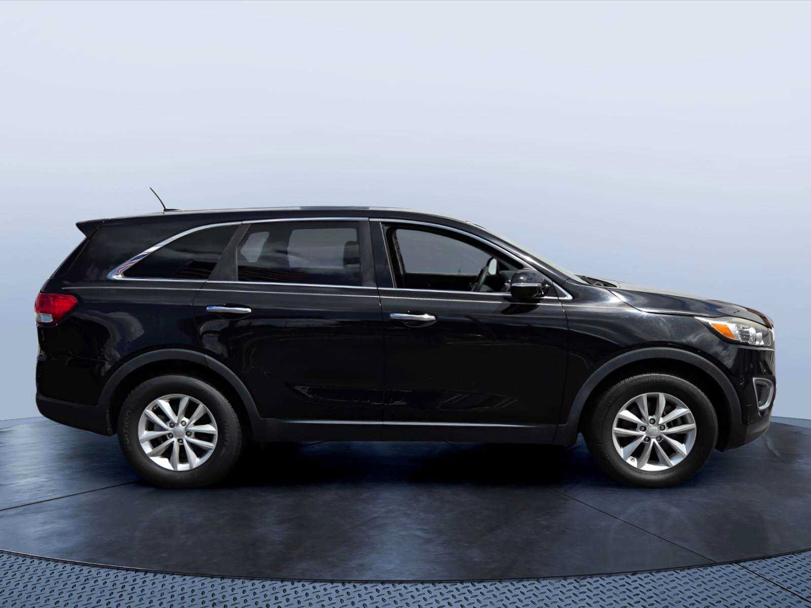 Used 2018 Kia Sorento L FWD image 2