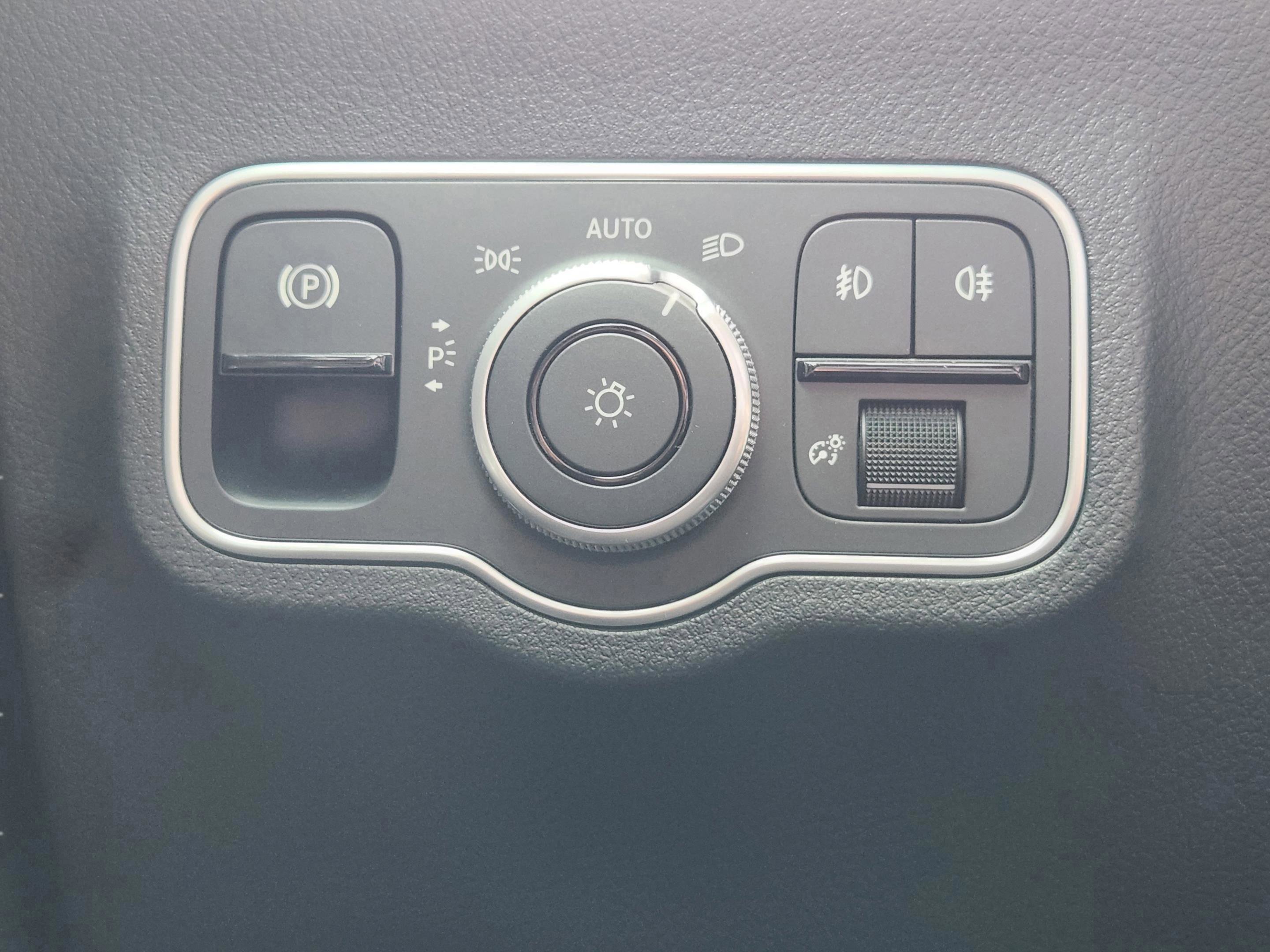 Certified 2025 Mercedes-Benz GLA 250 4MATIC image 47