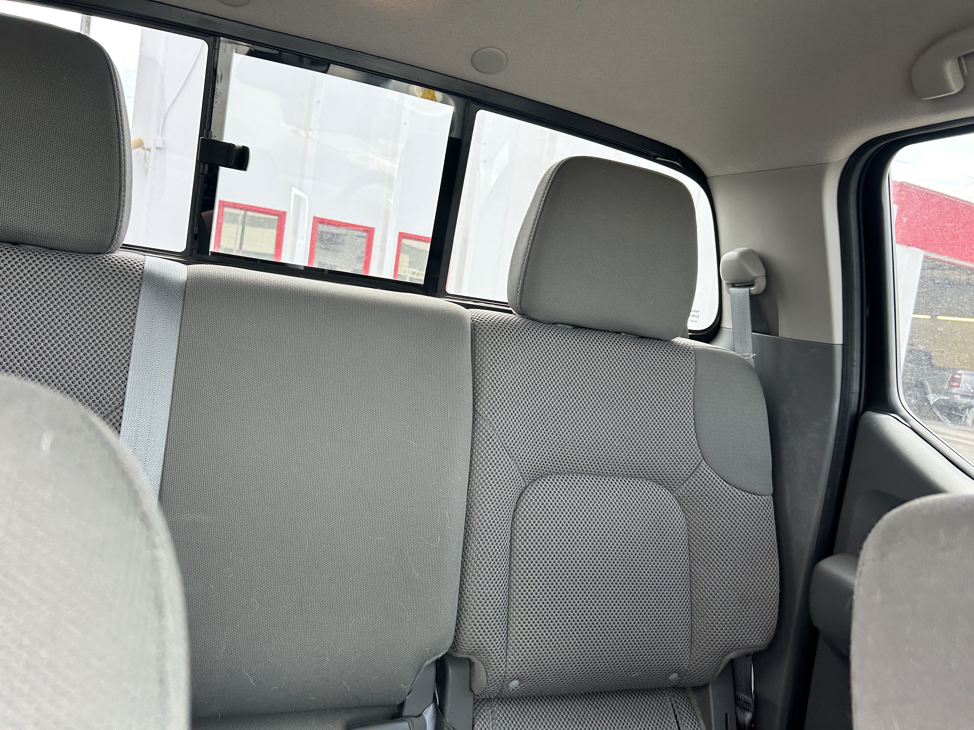 Used 2020 Nissan Frontier SV w/ Midnight Edition Floor Mats AWD/4WD image 15