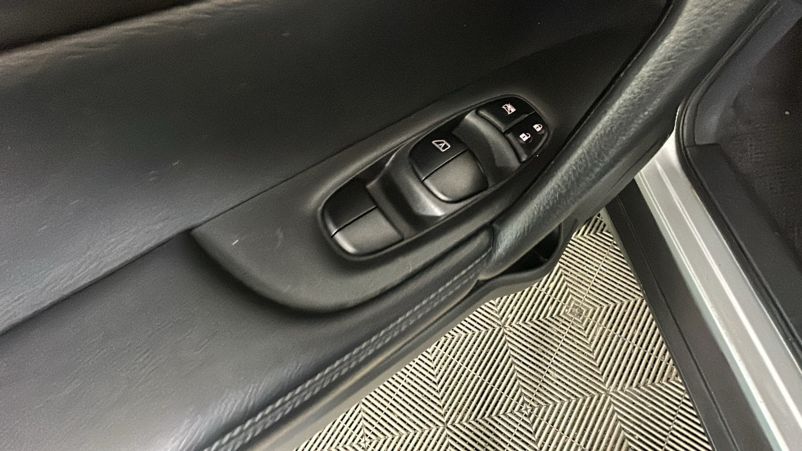 Used 2016 Nissan Rogue S AWD/4WD image 13