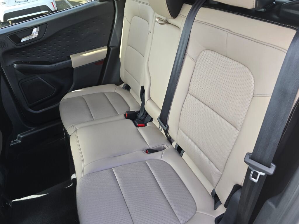 Used 2020 Ford Escape Titanium image 13