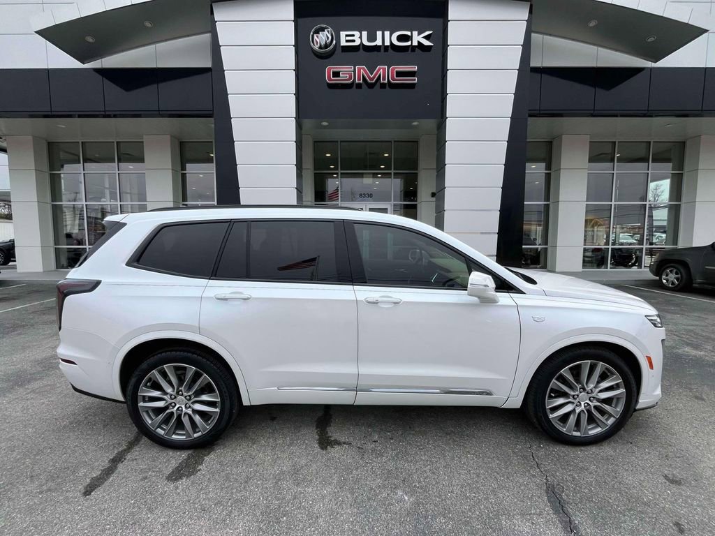 Used 2020 Cadillac XT6 Sport w/ Platinum Package image 2