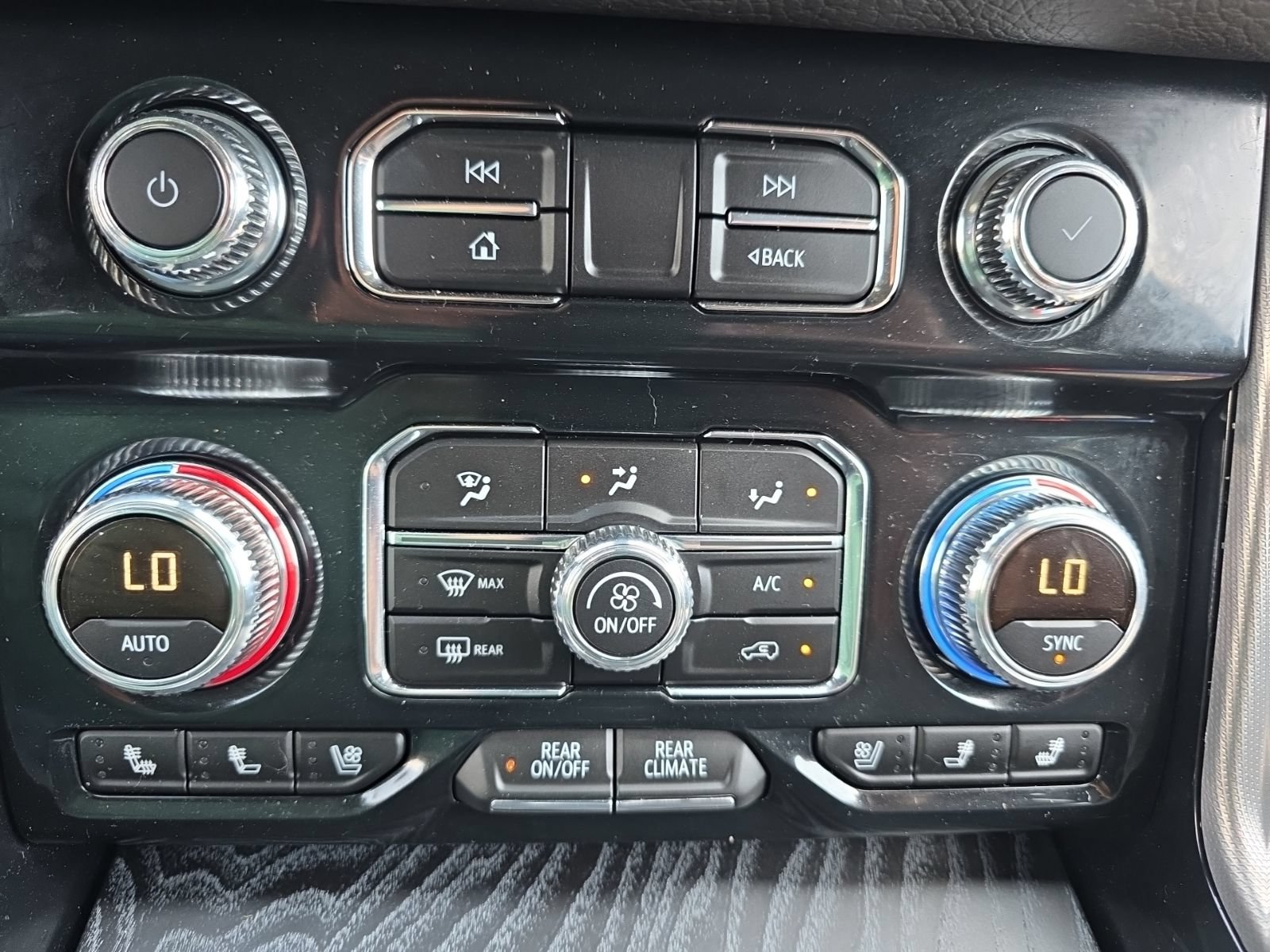 Used 2023 GMC Yukon Denali AWD/4WD image 14