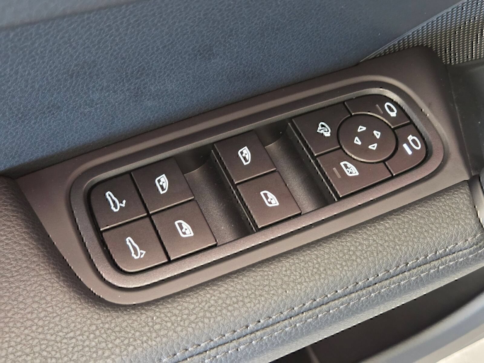 Certified 2026 Porsche Cayenne AWD/4WD image 15
