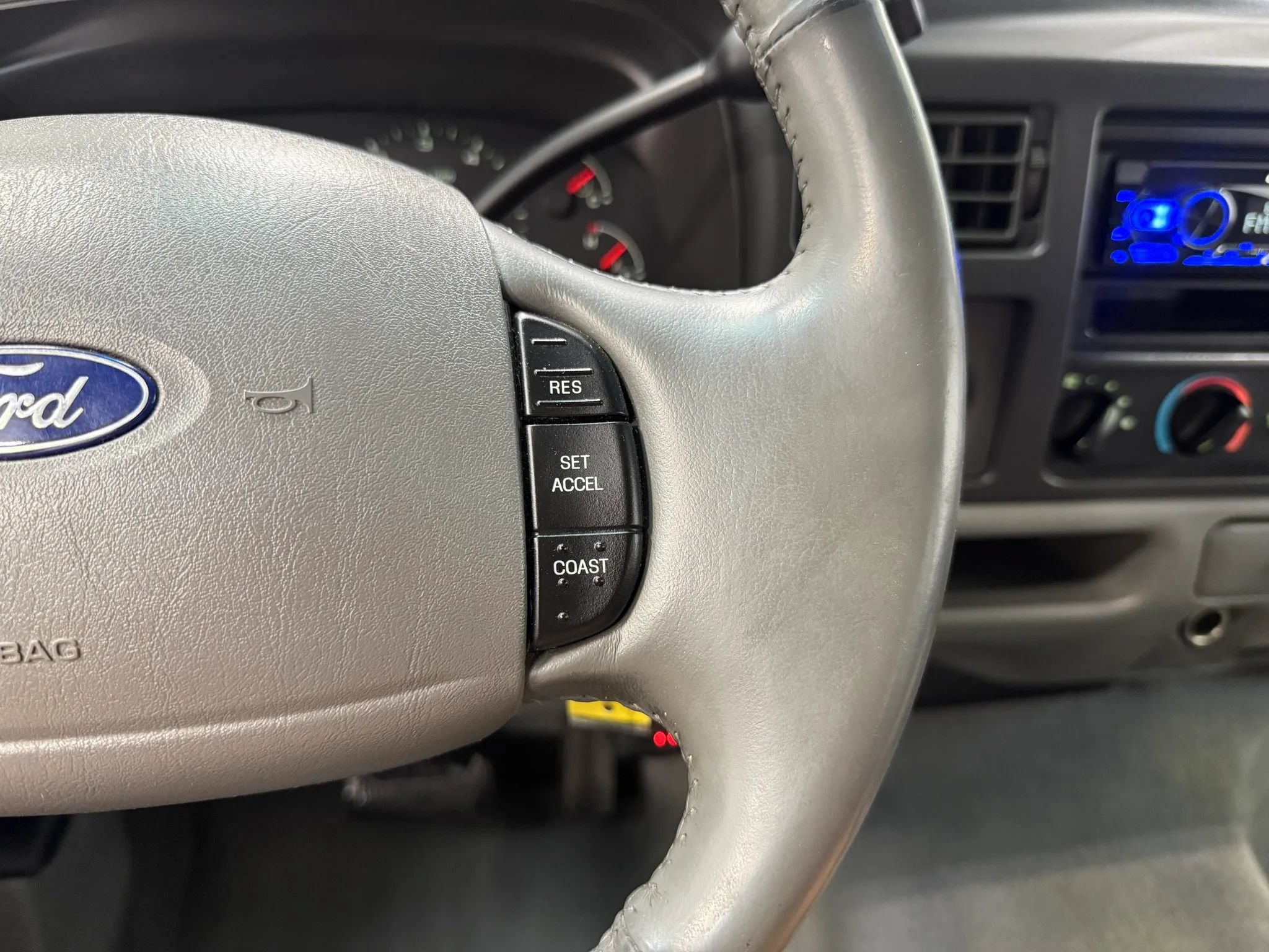 Used 2003 Ford Excursion XLT AWD/4WD image 31