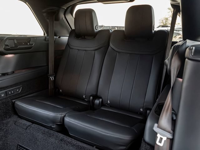 Used 2023 Land Rover Range Rover Long Wheelbase SE AWD/4WD image 25