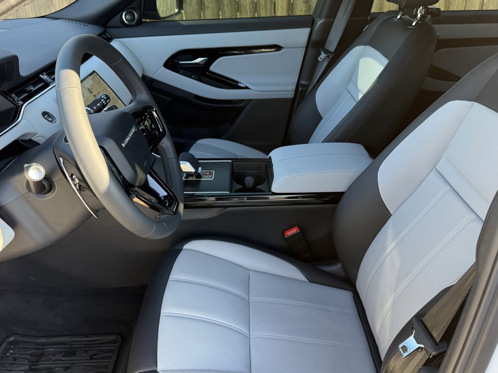 Certified 2026 Land Rover Range Rover Evoque Dynamic SE image 11