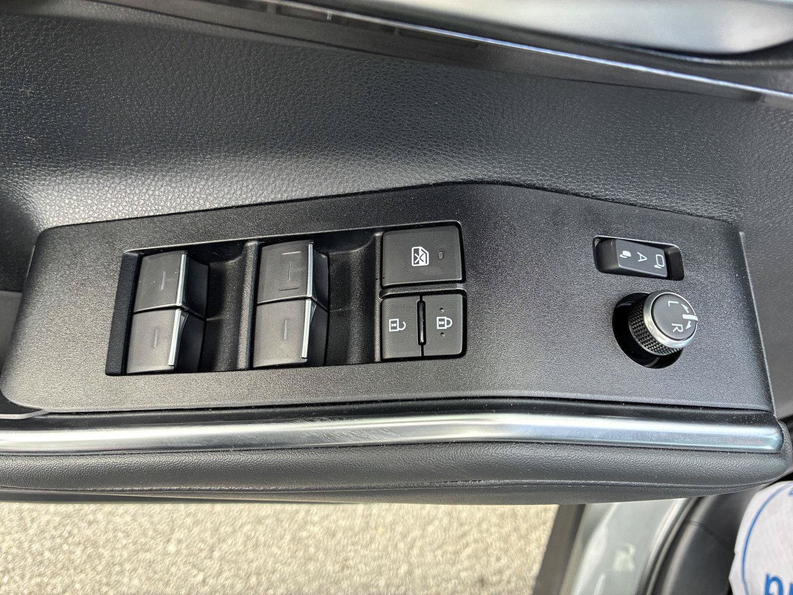 Used 2026 Toyota Highlander Limited AWD/4WD image 25