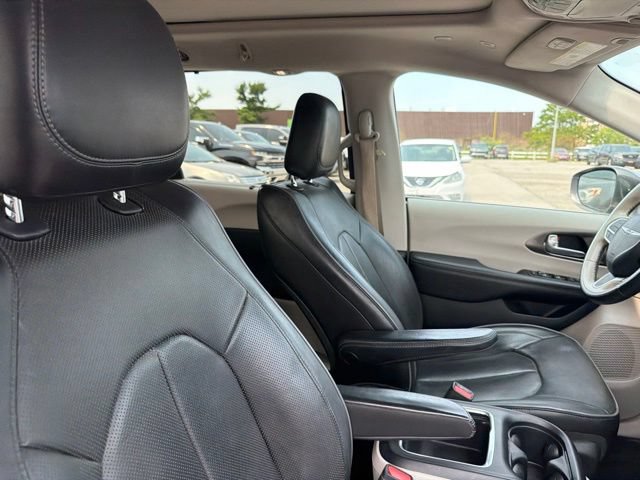 Used 2019 Chrysler Pacifica Limited FWD image 29