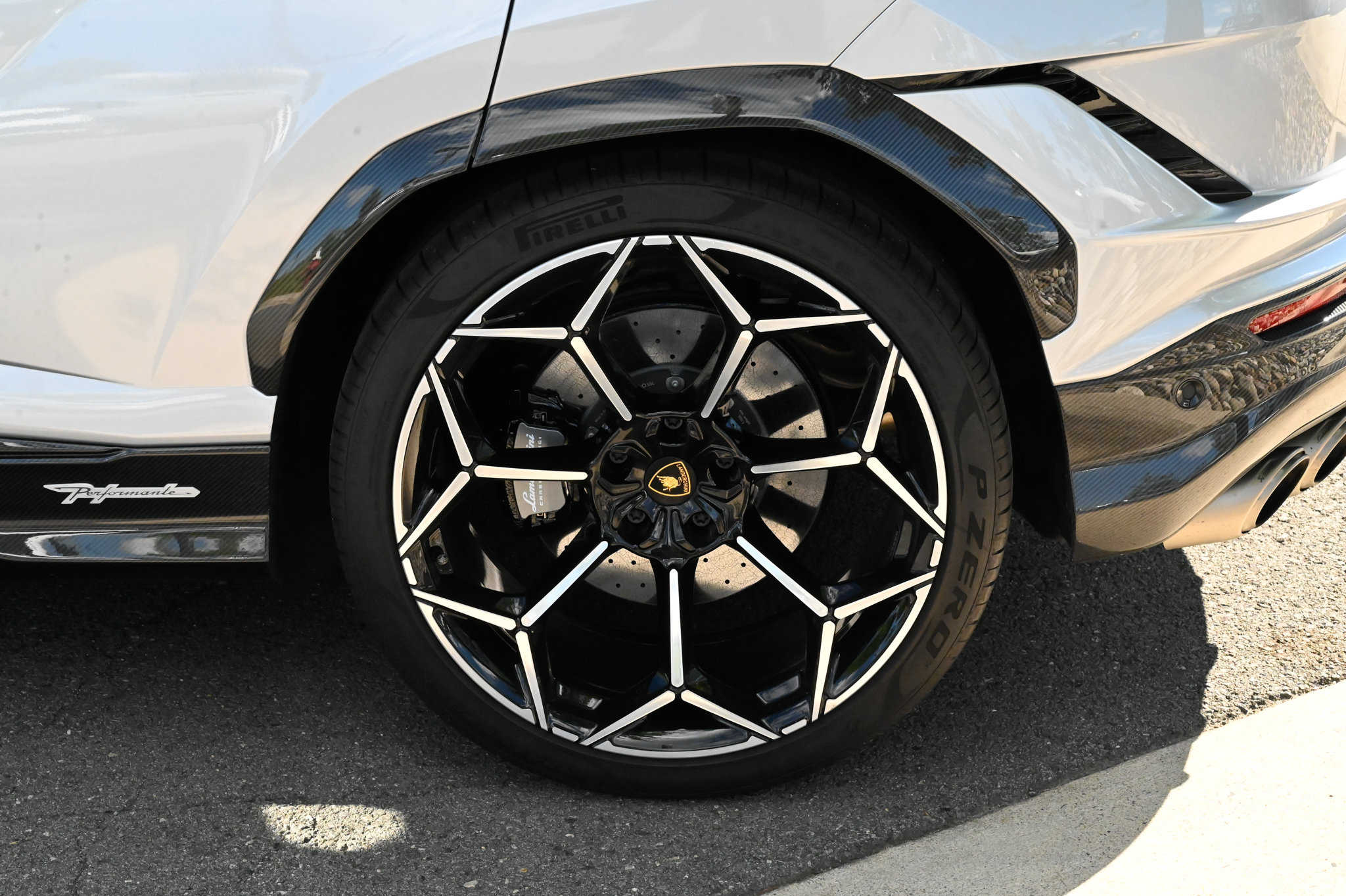 Used 2024 Lamborghini Urus Performante AWD/4WD image 10