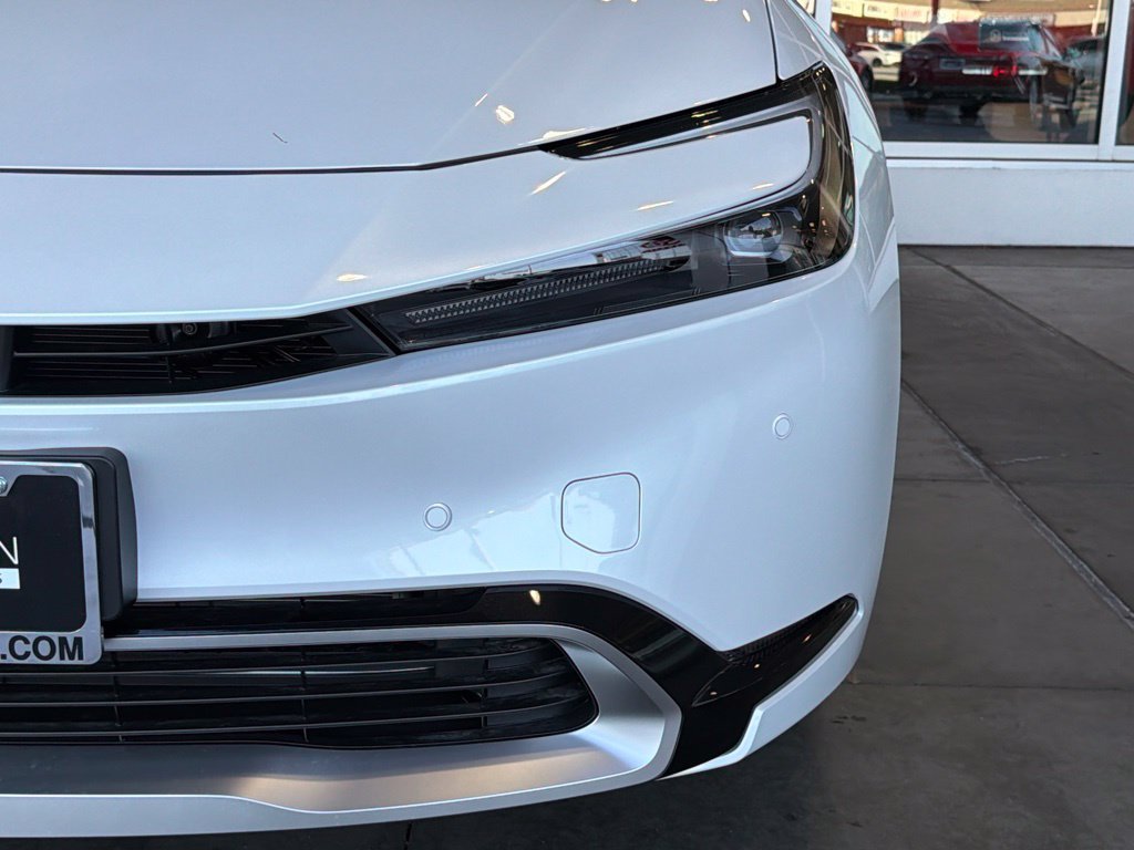 New 2027 Toyota Prius Plug-In Hybrid FWD image 5