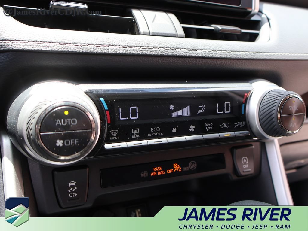 Used 2025 Toyota RAV4 XLE AWD/4WD image 35