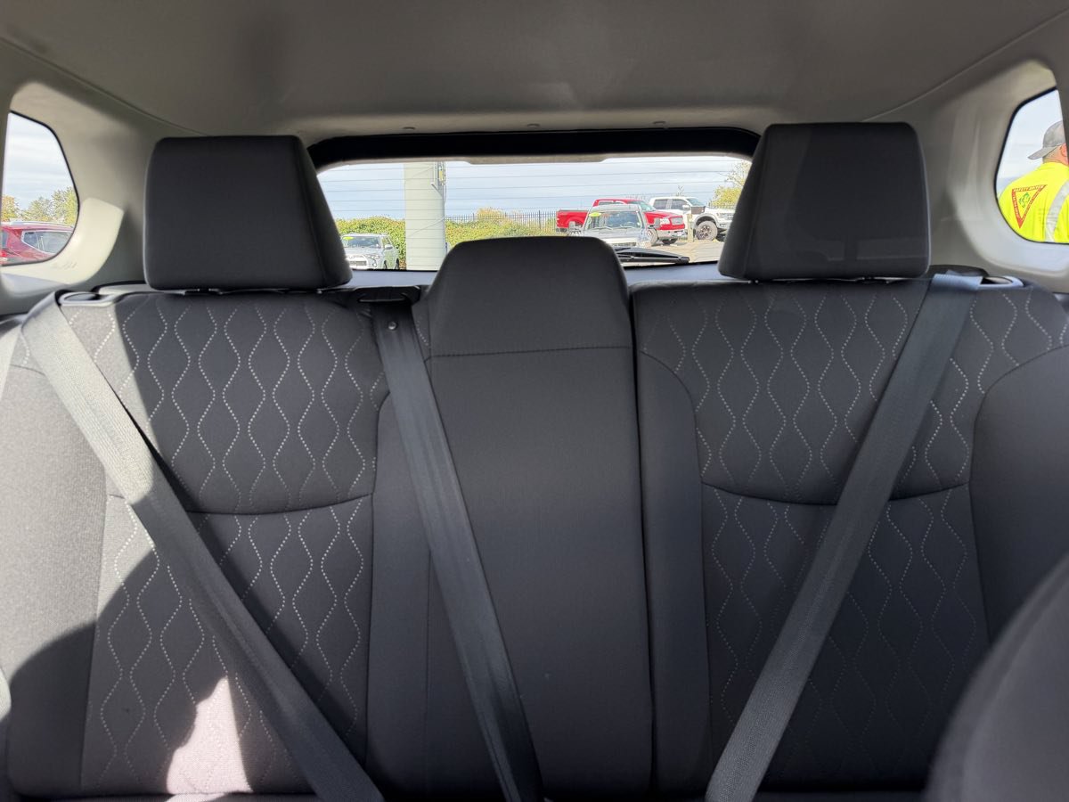 Used 2025 Toyota Corolla Cross LE AWD/4WD image 19