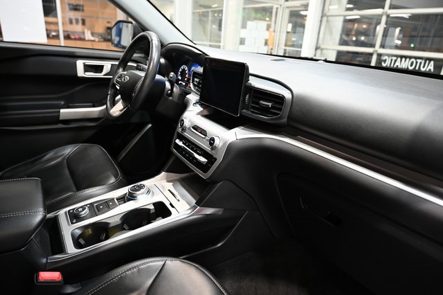 Used 2021 Ford Explorer XLT w/ Equipment Group 202A image 14