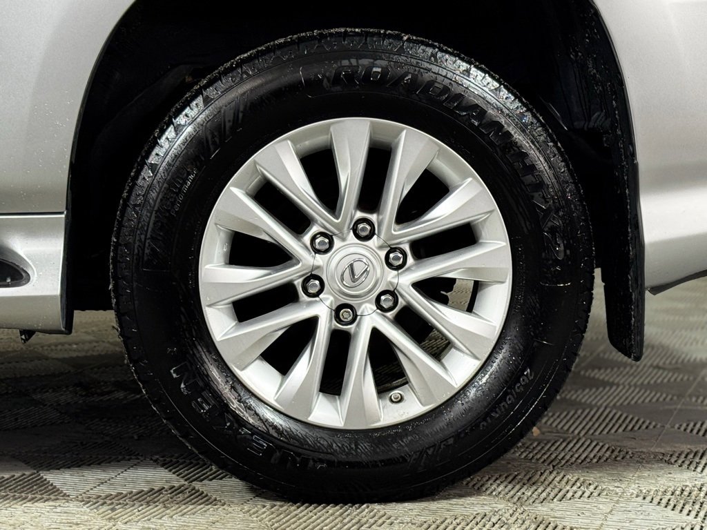 Used 2019 Lexus GX 460 image 2