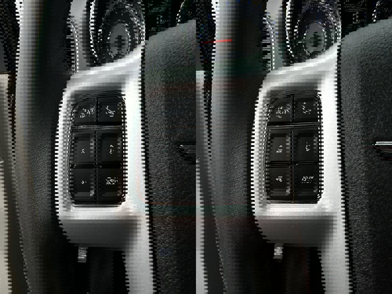 Used 2014 Chrysler Town & Country Touring image 23