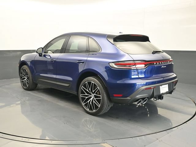 Certified 2025 Porsche Macan AWD/4WD image 3
