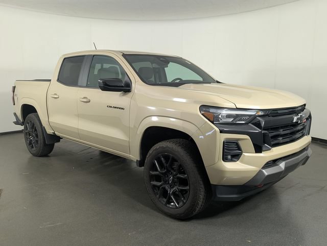 Used 2024 Chevrolet Colorado Z71 w/ LPO, Dark Essentials Package AWD/4WD image 2