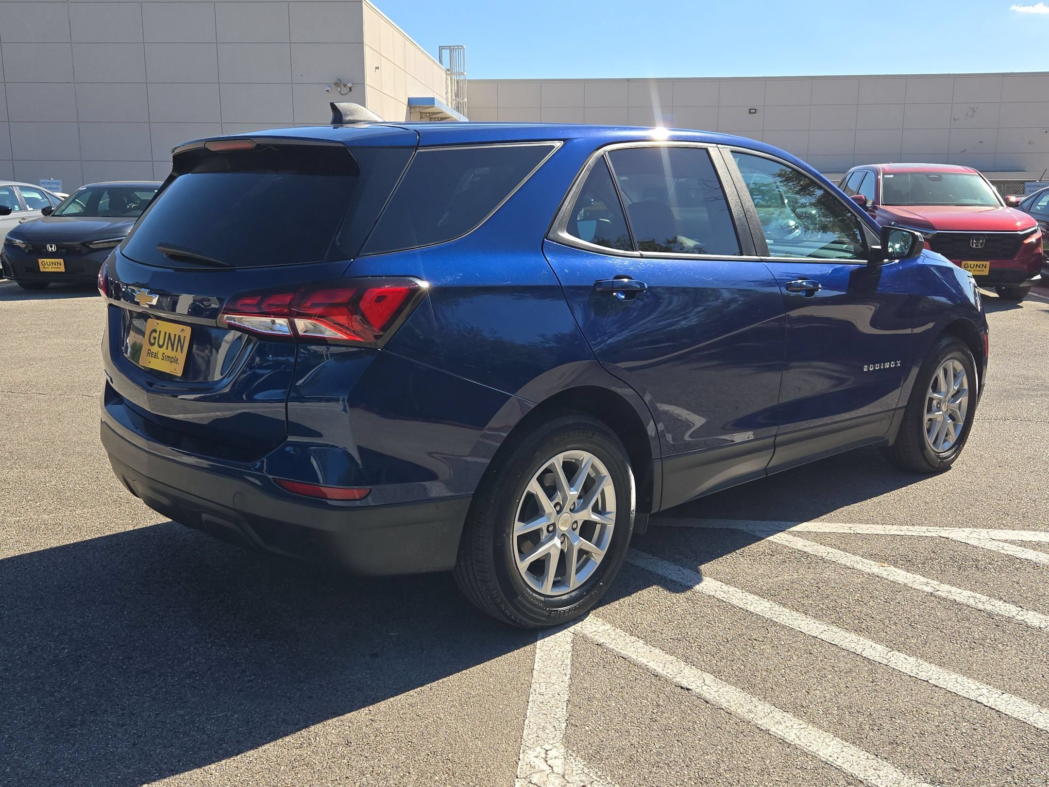 Used 2023 Chevrolet Equinox LS w/ LS Convenience Package FWD image 3