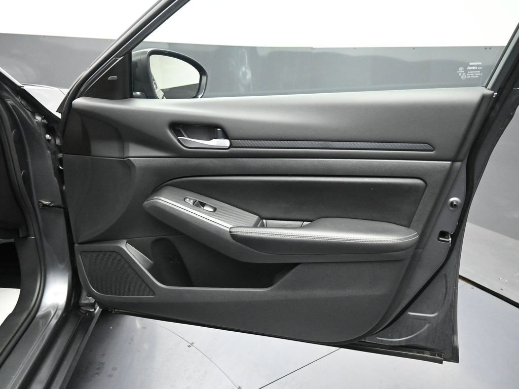 Used 2024 Nissan Altima 2.5 SV image 18