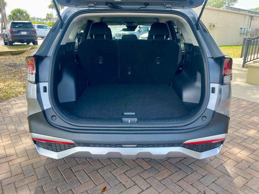 Used 2025 Kia Sportage LX FWD image 5